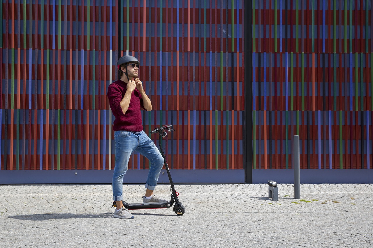 Stedelijk vervoer ontwikkelt zich razendsnel. Auto's domineren minder, terwijl e-scooters en e-bikes steeds meer bepalen hoe mensen zich door steden, wijken en daarbuiten verplaatsen. Isinwheel positioneert zich centraal in deze verandering en biedt betaalbare, goedgekeurde opties die net zo comfortabel door het stadsverkeer laveren als op weekendpaden.