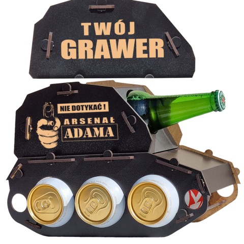 Czarny grawer z napisem "TWÓJ GRAWER" i złotymi literami